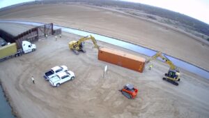 instalación de contenedores en la frontera