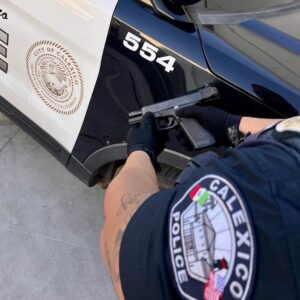 hombre armado en walmart de calexico