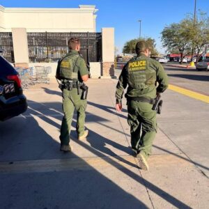 hombre armado en walmart de calexico