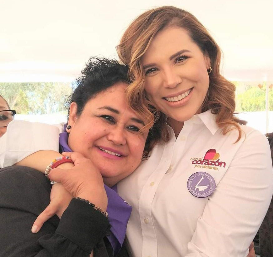 Beatriz Rojas de guinda