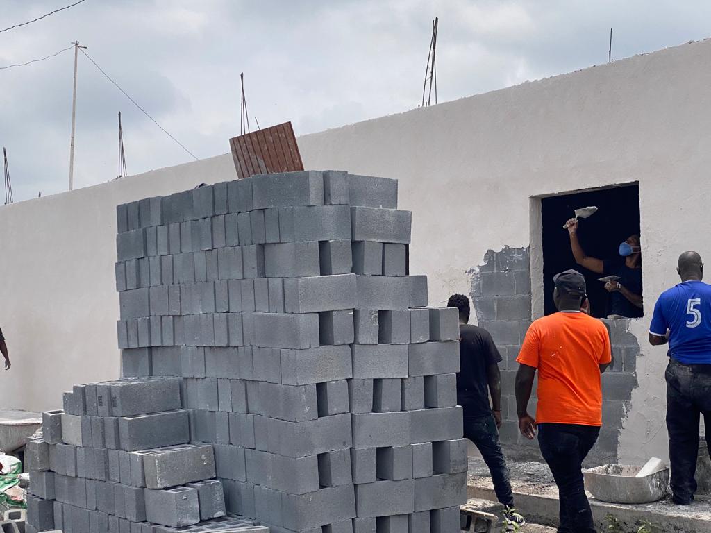 6. Migrantes construyendo