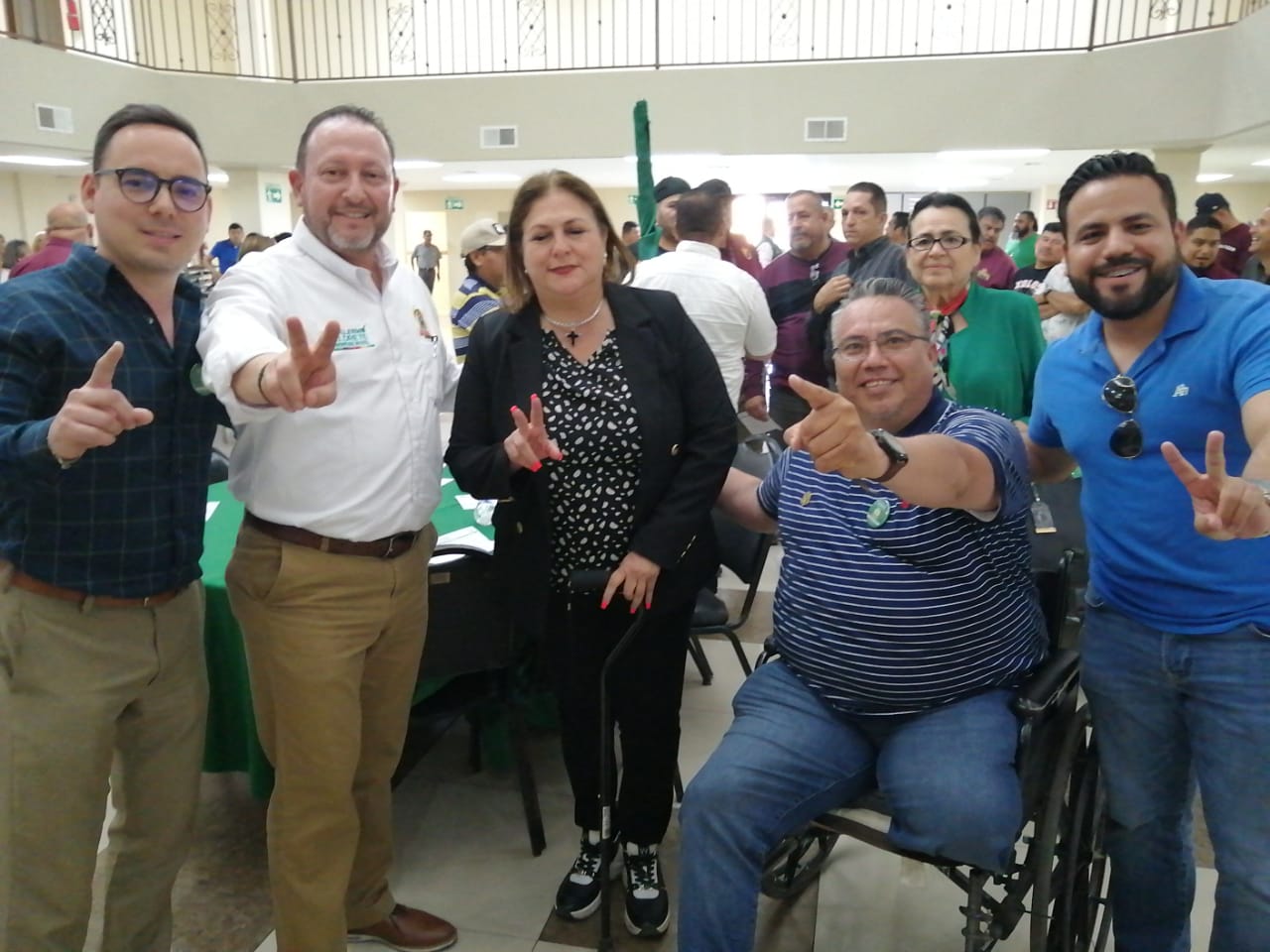 Oficial Mayor con la Verde