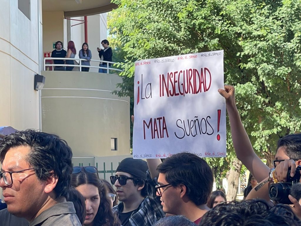 Estudiantes de la UABC Protestaron por la Inseguridad tras Intento de Secuestro 4 WhatsApp Image 2025 10 03 at 10.25.36 AM 1