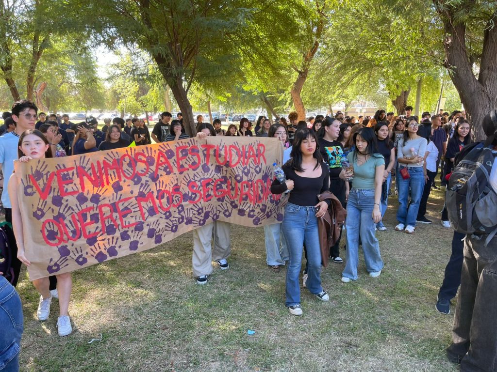 Estudiantes de la UABC Protestaron por la Inseguridad tras Intento de Secuestro 2 WhatsApp Image 2025 10 03 at 10.25.38 AM